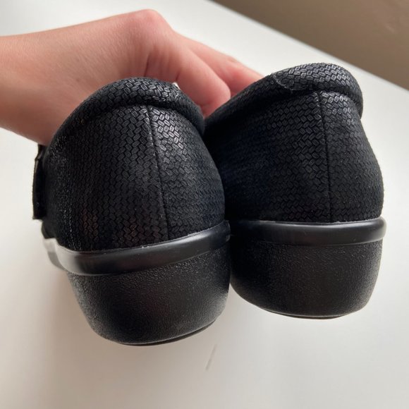 Alegria Qin Black Leather Velcro Round Toe Shoes - Picture 7 of 11